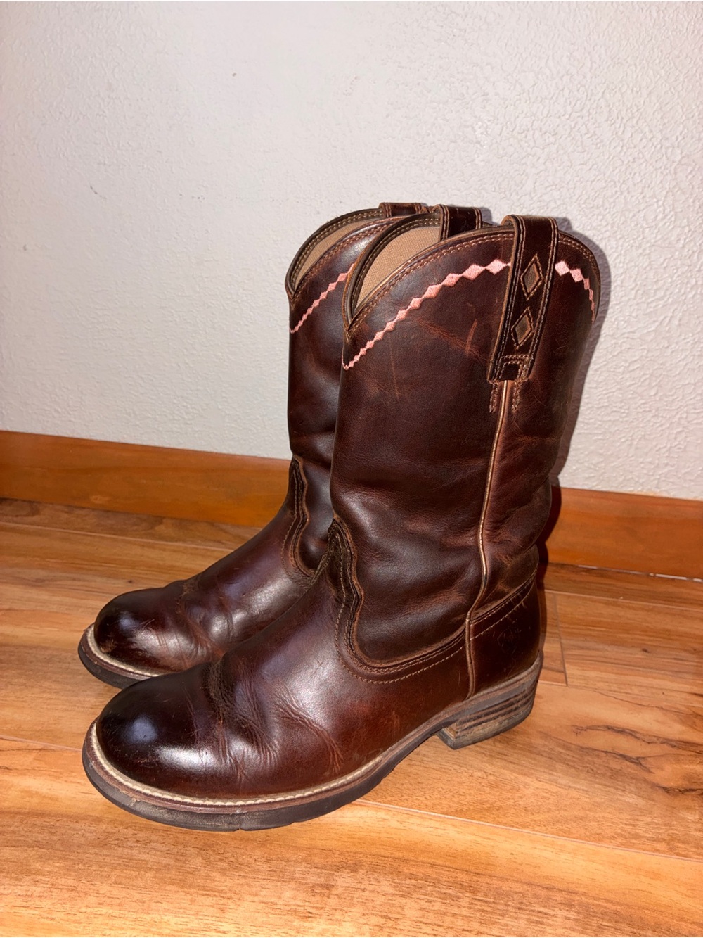 Ariat Women’s Unbridled Roper Round Toe Western Cowboy/Cowgirl Boots- size 8 B